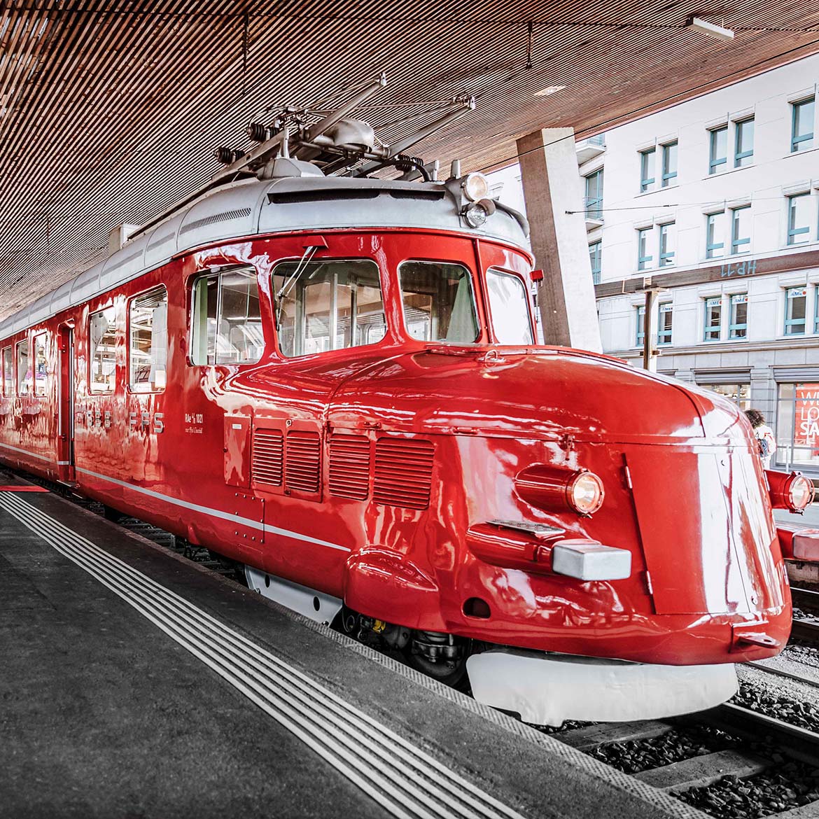 roter Doppelpfeil "Churchill"